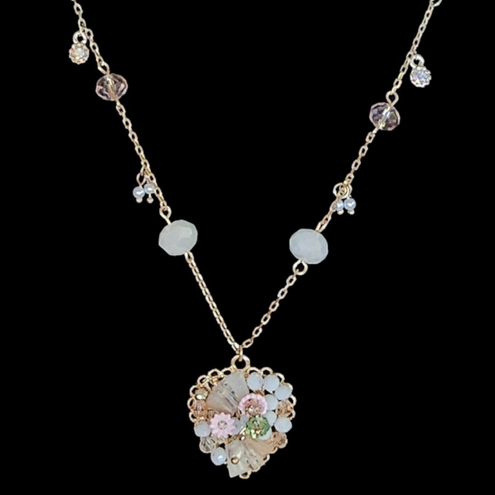 🩷💐Betsey Johnson Elegant Heart-shaped Floral Beaded Pendant Necklace - NWT